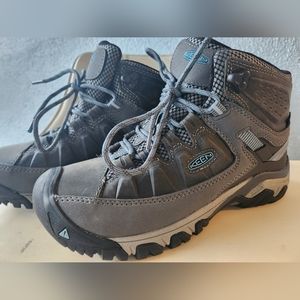 Keen Women Targhee Sold